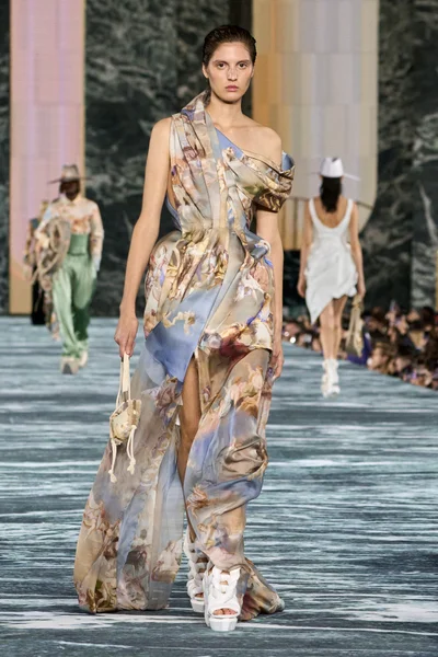 Look 14